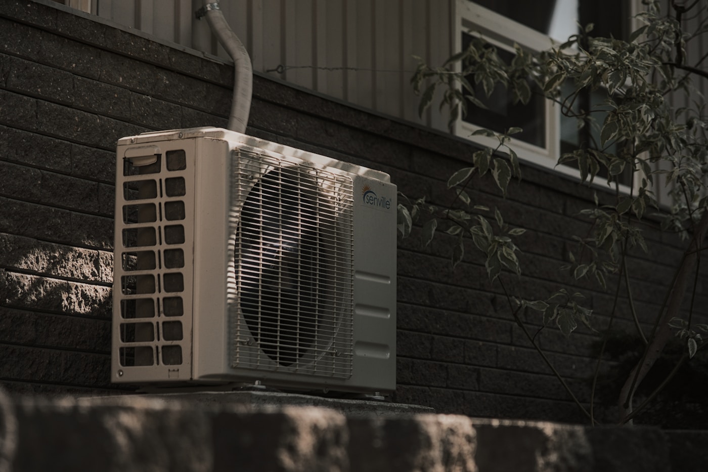 Buitenunit voor airconditioning bij een woning